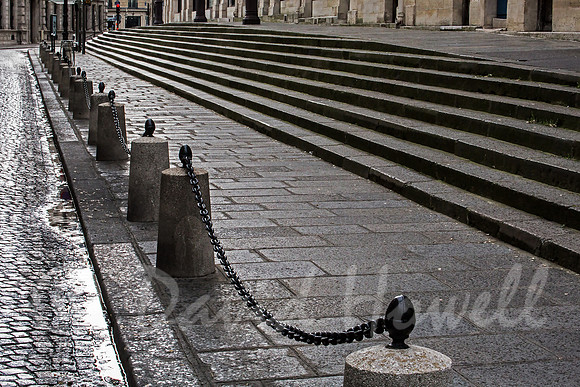 ©Howell_Paris_Marais_steps