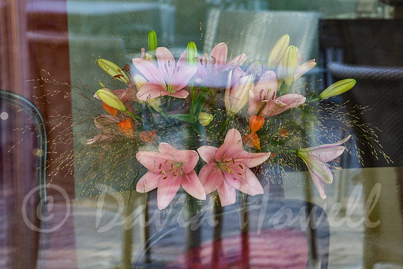 ©Howell_Switzerland_Zurich_reflection_on_a_cafe_bouquet