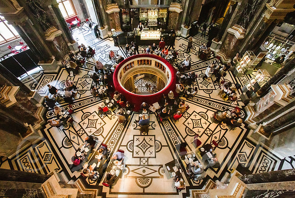 ©Howell_Vienna_art_museum_cafe